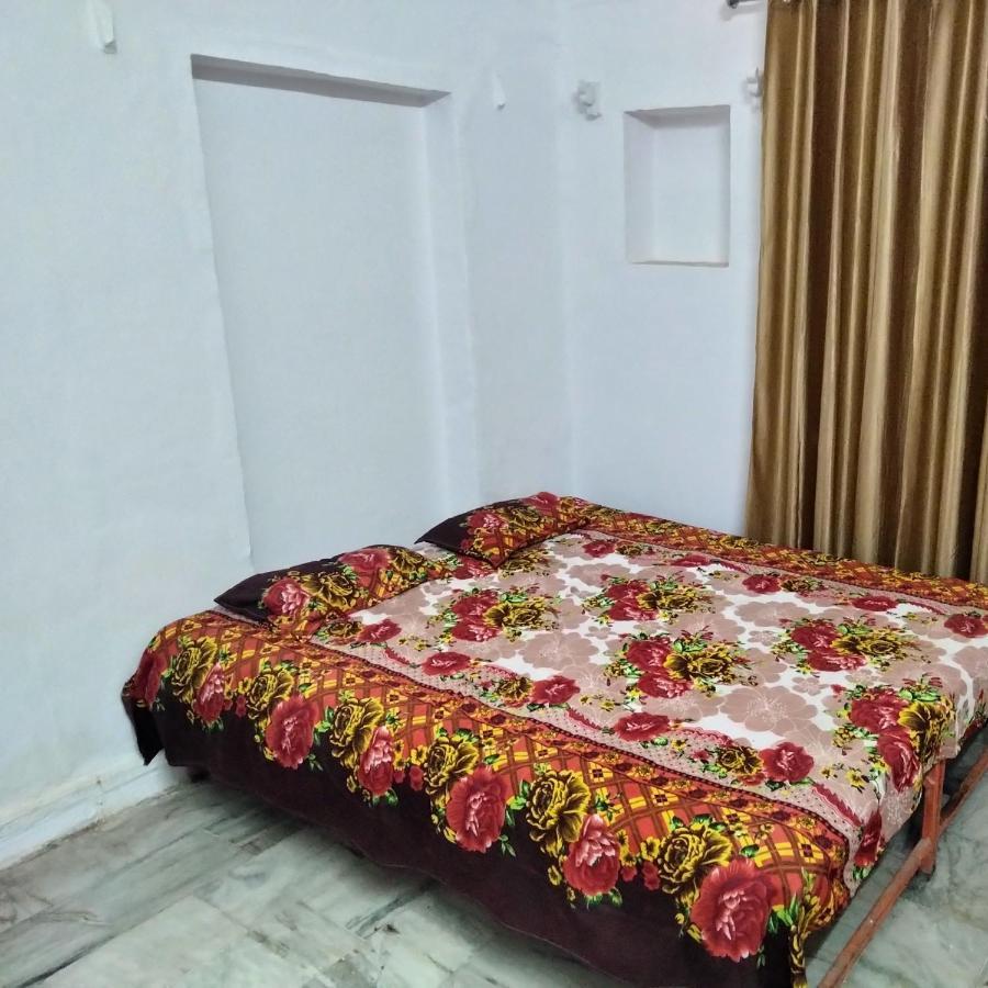 Shri Swami Sheetal Das Akhada B1-88 Assi , Near Pushkar Talab,Varanasi, Ashram Dharmshala Ξενοδοχείο Δωμάτιο φωτογραφία